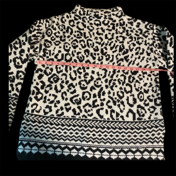 Ann Taylor Black and White Leopard Print Mock Neck Sweater Size Medium - Picture 3 of 6